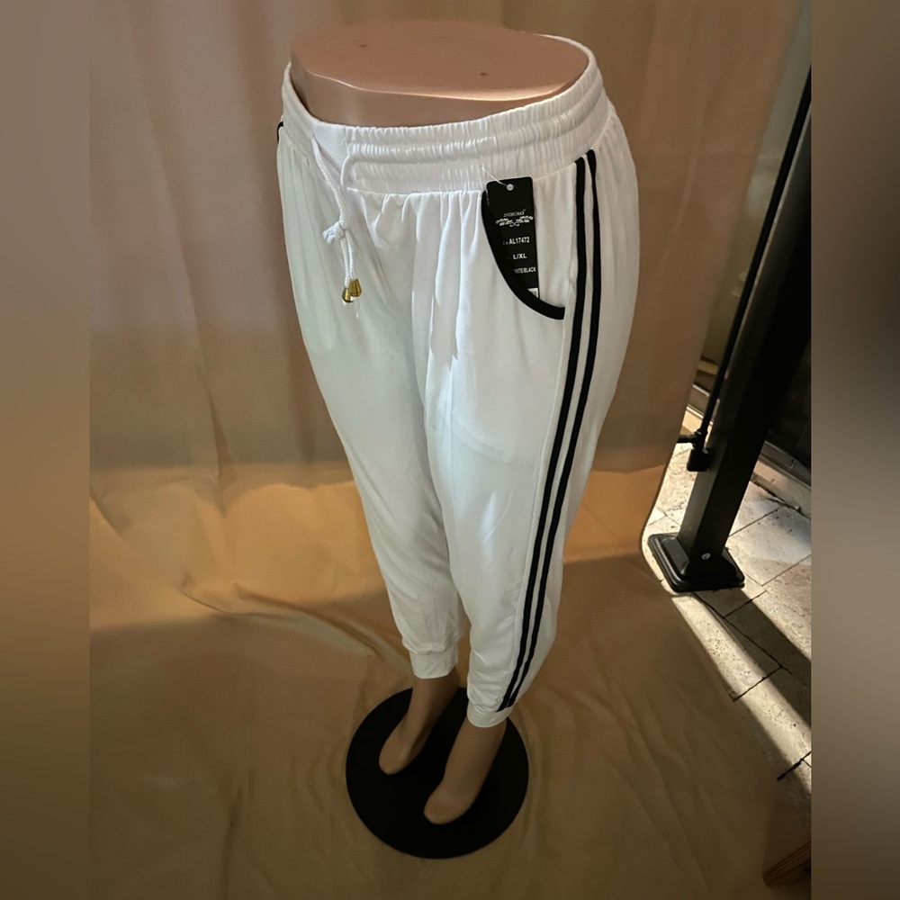 Indero White Black Stripped Soft Comfort Joggers